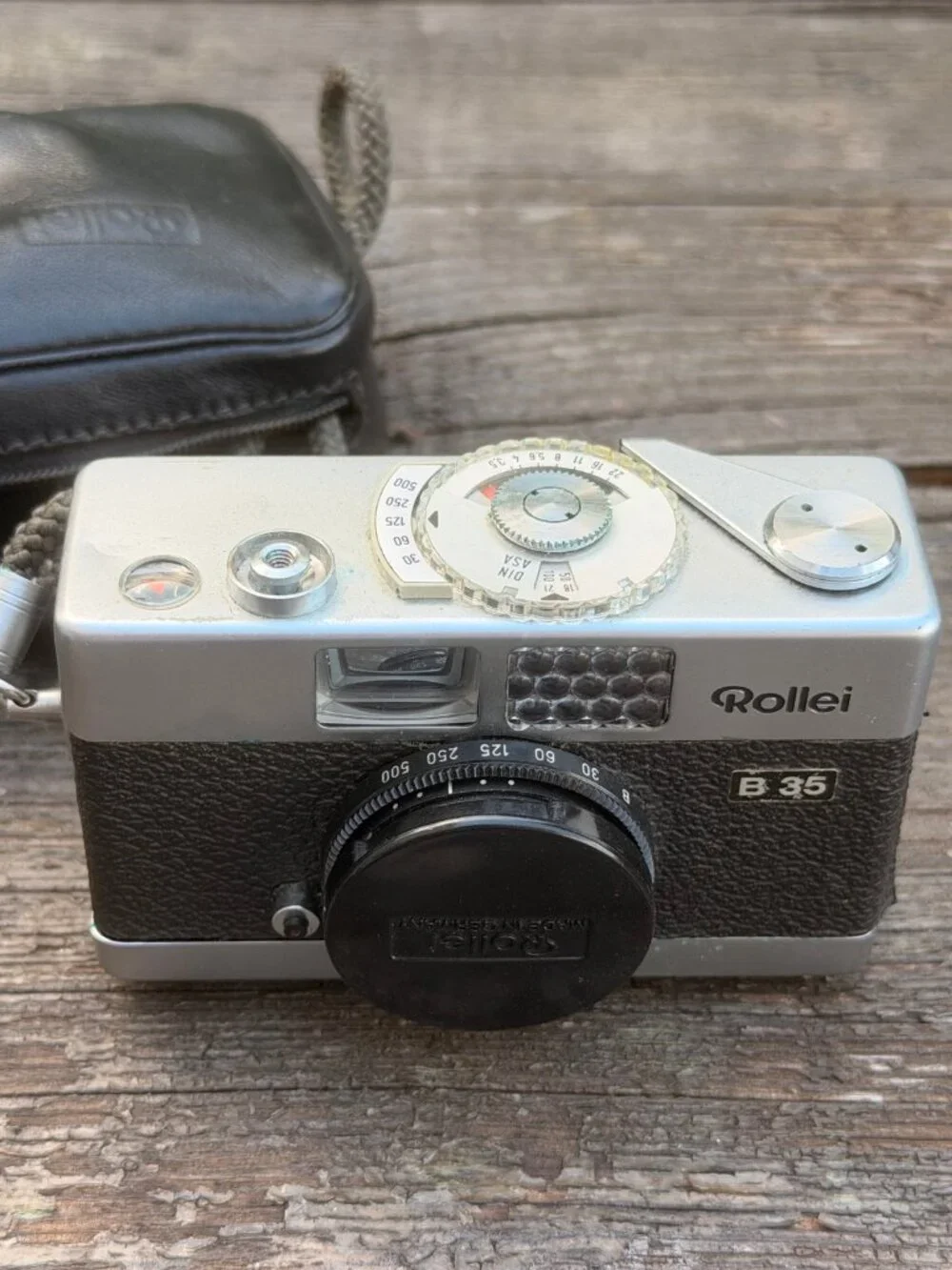 Vintage Rollei B35 Black Carl Zeiss Film Camera Lot Plus Flash in Case UNTESTED